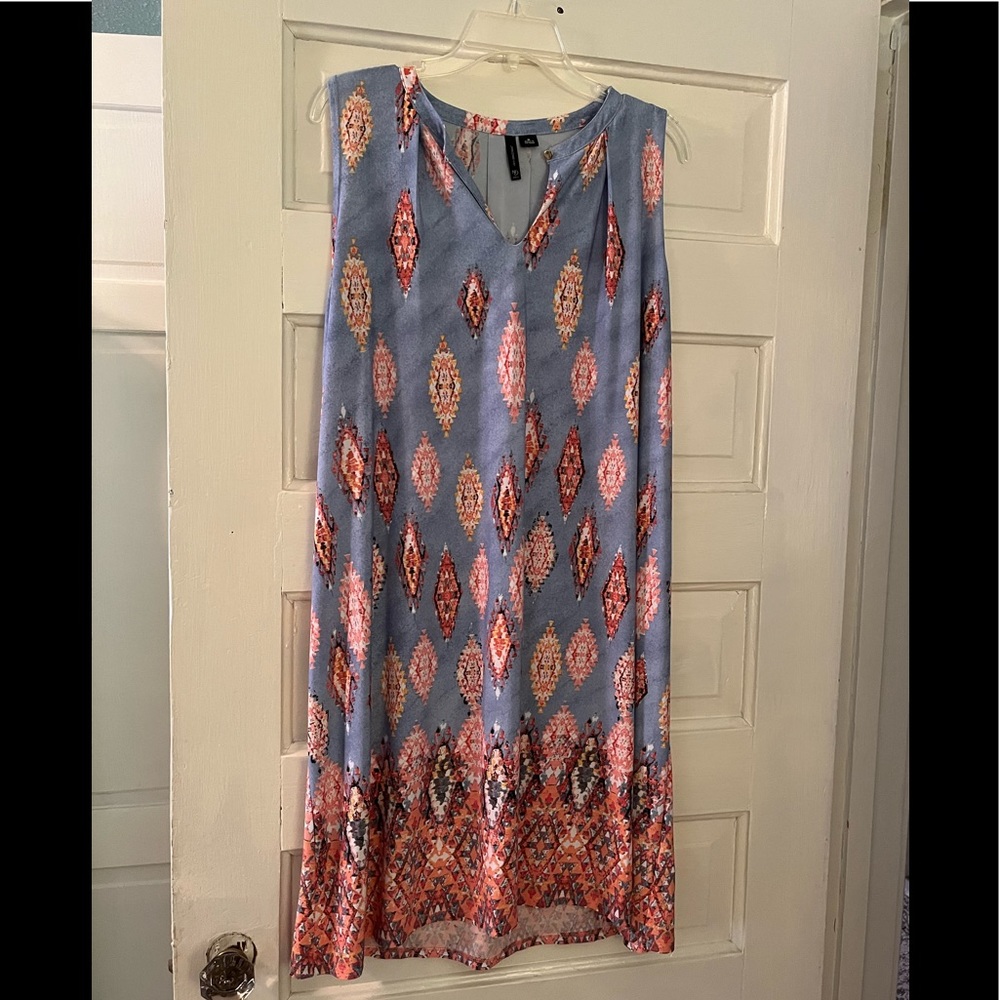 New Directions sleeveless size medium dress. Beautiful print. Excellent shape